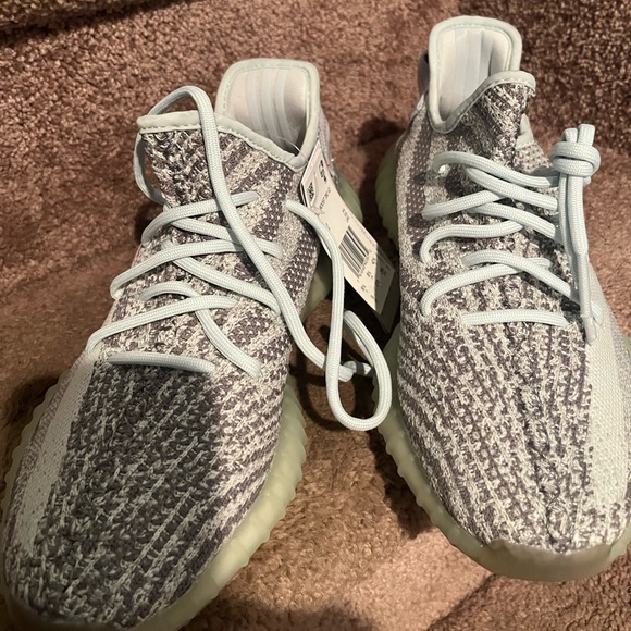 New Yeezy Boosts 360 V2s size 9. These were my wifeโs and she never wore them. - Picture 4 of 10